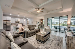 Skyline Cape Coral, Private heated Pool and Spa
